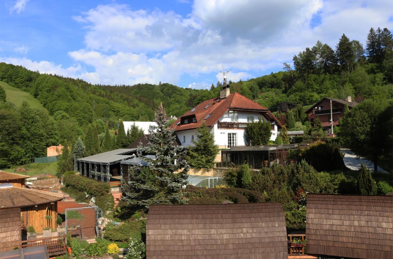 Penzion V Hluboke A Department Glamp Vsetín Exterior foto